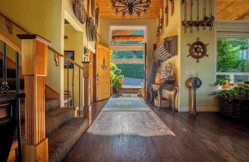 Tuwanek House | nSunshine Coast Waterfront Vacation Rental Perfect place for family reunions.nn