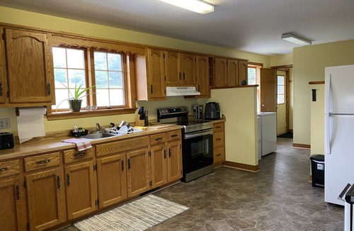 Mineville House | nwaterfront 3 bedroom house in central location