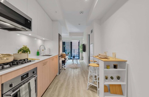 Eau Claire Apartment | Oak & Gold Retreat DT Lux River Walks