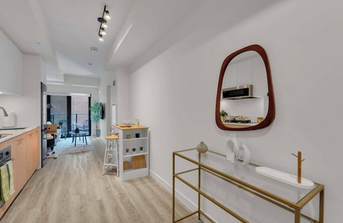 Eau Claire Apartment | Oak & Gold Retreat DT Lux River Walks