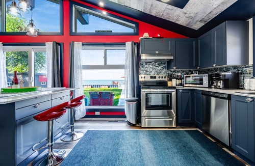Leamington Cottage | OASIS ON THE LAKE