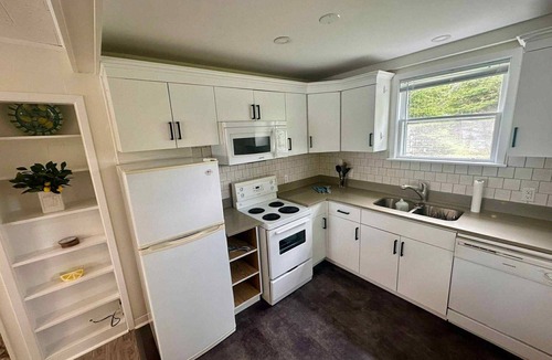 Masons Point Cottage | Oceanfront 2BR Private Cottage Pet FriendlynIn the Head Of Saint Margarets Bay