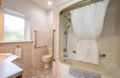 Musquodoboit Harbour House | Ocean Bay View Luxury Guesthouse