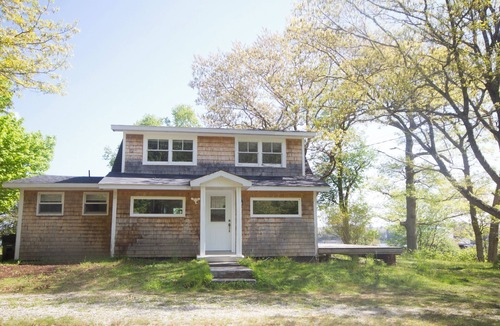 Yarmouth County House | Ocean cottage nestled amongst tall oak trees, pet friendly.