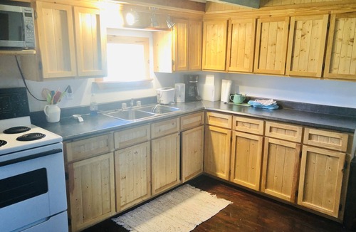 Saint Lunaire-Griquet House | Ocean front - Annie’s Retreat - near L’Anse Aux Meadows - Blue Cottage