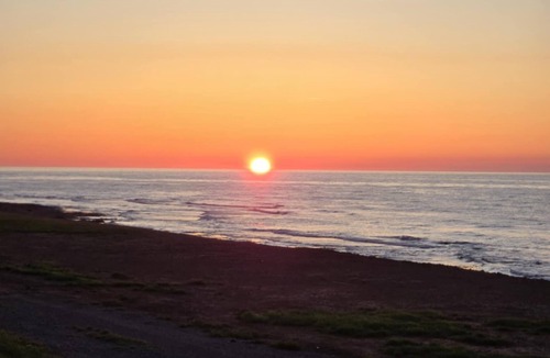 Points East Cottage | Ocean Front 3 bedrooms. Amazing sunroom and a few minutes walk from Sandy Beach.