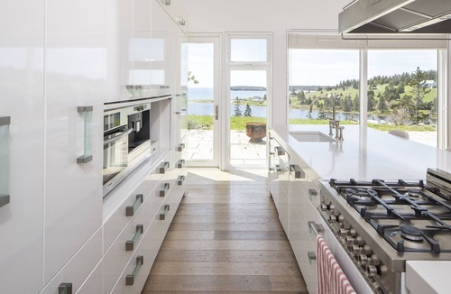 Kingsburg House | Ocean Front Modern South Shore Home
