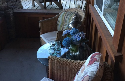 West Porpoise Bay House | Ocean Front, Spectacular Views, Minutes From Sechelt, a Sunshine Coast Hub!