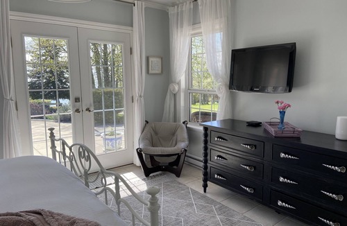 Otter Point House | Ocean Oasis Stunning Views/Private Suite/Cozy Fireplace & so much more!