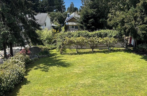 Gibsons House | Ocean view close to the best beach on the Sunshine Coast.