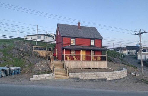 Bonavista House | Ocean view historical Ellis saint house