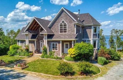 Feltzen South House | Ocean View Villa with Hot Tub and Movie Theatre
