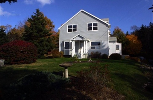 Hacketts Cove Cottage | Oceanfront 3 Bedroom Cottage 5 Minutes from Peggy's Cove.