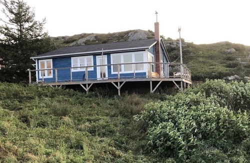 Newfoundland House | Oceanfront 3 bedroom Bungalow. in a beautiful cove just 1.5 hrs from St. John's.
