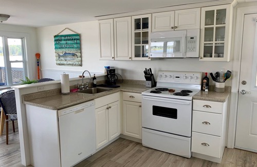 Mahone Bay House | Oceanfront Air Conditioned Boat House - One of a Kind! With Water Access.