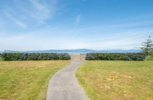 Regional District of Nanaimo House | Oceanfront Beach House Available for 30+ Day Rentals - Great Monthly Rates!