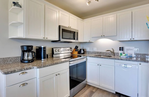 North Forest Beach Apartment | Oceanfront Breakers 137 Condo w/Sunrise Views!