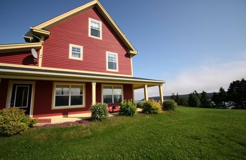 Bay Bulls Cottage | Oceanfront Cottage in quiet Newfoundland town 30 minutes from St Jonh's.
