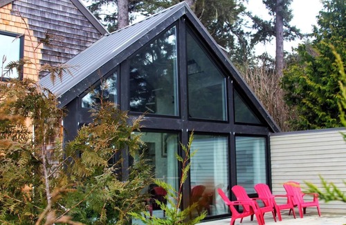 Otter Point Cottage | Oceanfront Cottage: Where Natural Beauty Meets Modern Comfort
