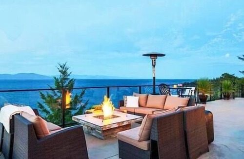 Regional District of Nanaimo Villa | Oceanfront Gated Villa with pool & Hot tub in Nanaimo