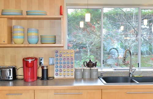 Courtenay House | Oceanfront Getaway w/Cabana, Views & Yoga Area