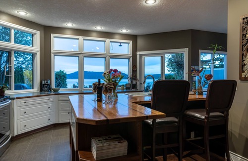 Sooke House | Oceanfront House with Hot Tub