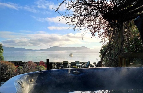 Sooke House | Oceanfront House with Hot Tub