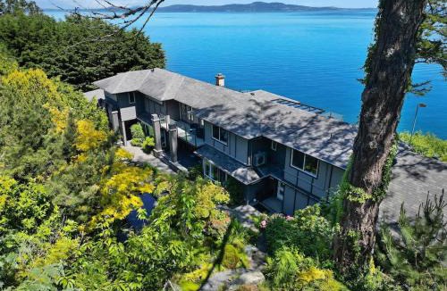 Gordon Head House | Oceanfront Oasis