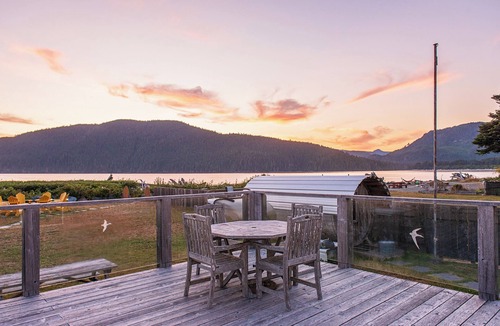 Port Renfrew Cottage | Oceanfront Retreat. Breathtaking Views, Barrel Sauna & Family-Friendly Comfort.