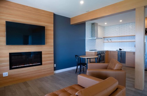 Juan de Fuca Electoral Area Condo | Oceanfront/serene/executive/4bed/4bath/private hottub/firepitnwild Pacific views