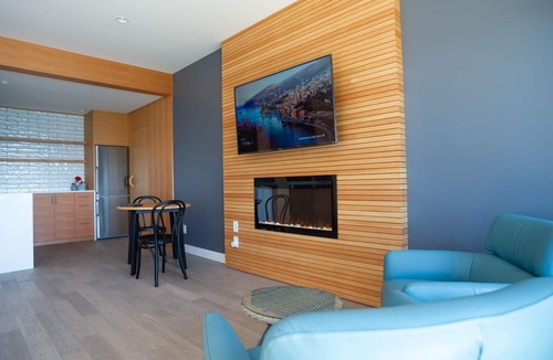 Juan de Fuca Electoral Area Condo | Oceanfront/serene/executive/4bed/4bath/private hottub/firepitnwild Pacific views