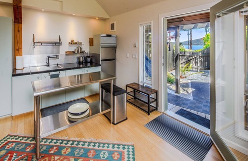 Denman Island Resort | Oceanfront Spa | Oceanview Ensuites | All Seasons