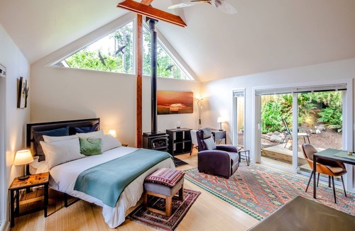 Denman Island Resort | Oceanfront Spa | Oceanview Ensuites | All Seasons
