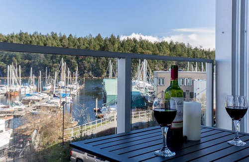 Regional District of Nanaimo Condo | Oceanfront Suite - Just minutes away from downtown Nanaimo! Special offers