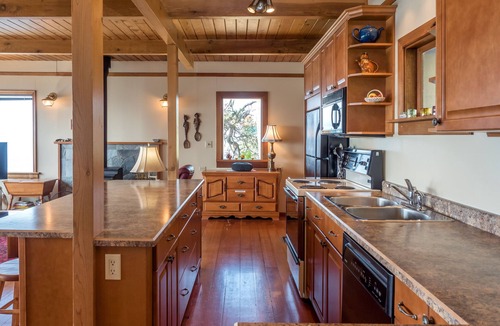 Otter Point House | Oceanfront West Coast Vacation Home-Surfside Cottage with hot tub