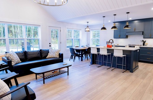 Lakeside House | Oceanlinks Escape near Crowbush Golf Course & Lakeside Beach