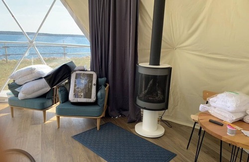 Feltzen South Cottage | Oceanside Glamping Dome near Lunenburgnn