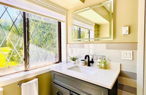 Regional District of Nanaimo Bed & Breakfast | Oceanside Manor - Golf Course View