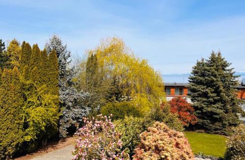 Regional District of Nanaimo Bed & Breakfast | Oceanside Manor - Ocean View