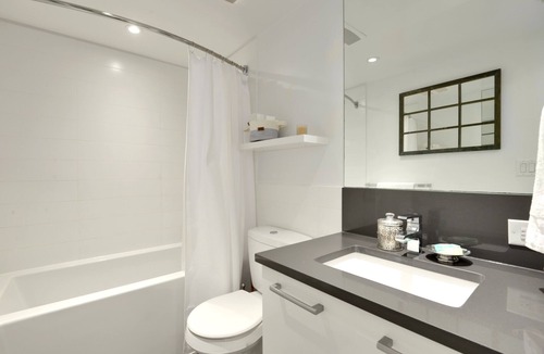 Downtown Eastside Apartment | Oceanview 1Br condo w/ parking