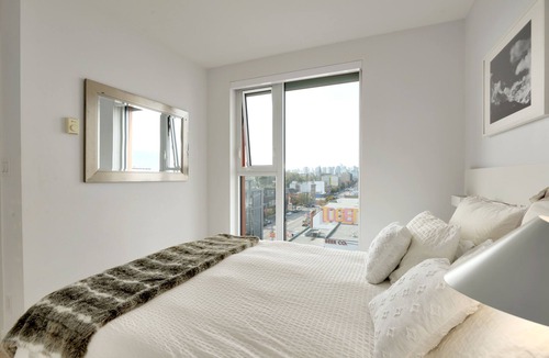 Downtown Eastside Apartment | Oceanview 1Br condo w/ parking