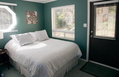 Regional District of Nanaimo Apartment | Oceanview Guest Suite with Large 2 Person Soaker Tub