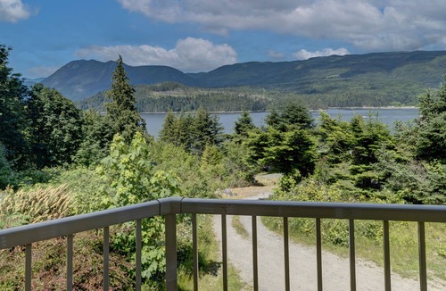 West Porpoise Bay House | Oceanview, Spacious, Private house heart of Sechelt