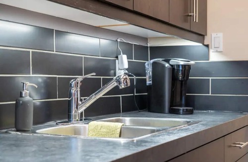 North Central Edmonton Condo | ❤️ of Edmonton ❤️ Brewery Dist 🍻 Pet Friendly🐶❤️
