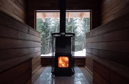 Salmon Arm Cabin | Off-grid Glamping Cabin ~ Sauna ~Larch Hills ~Near Salmon Arm