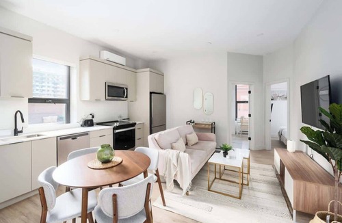 Griffintown Apartment | Old Montreal/Downtown-3BR-2BA &Patio