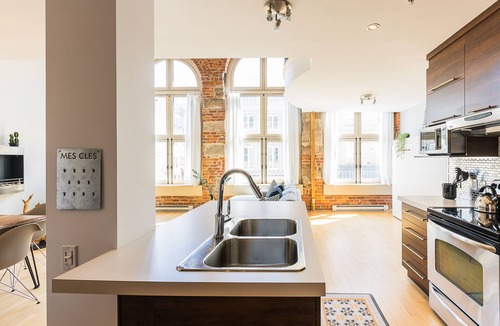 Vieux-Quebec-Cap-Blanc-colline Parlementaire Condo | Old Quebec typical loft for 6 people
