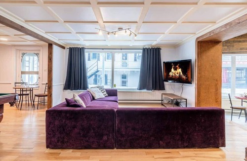 Ste Anne de Beaupre House | Old-Time Charm | 12 Guests | Billiards & Hot Tub