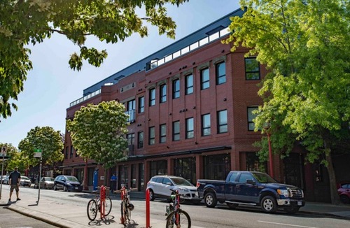 Inner Harbour Apartment | Old Town Open-Plan with High Ceilings and Original Artwork