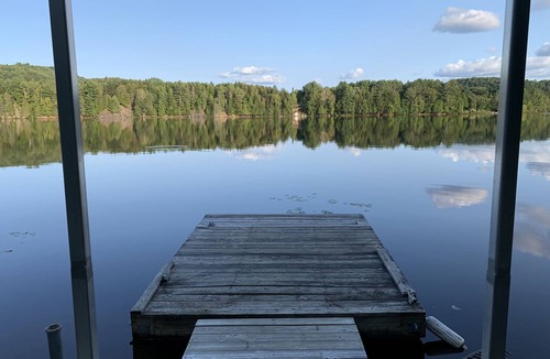 Bowman Cottage | On La Lièvre river - Lovely cottage with private beach, pet friendly and Wi-Fi!